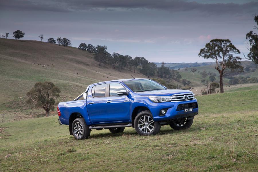  Toyota Hilux SR5 Double Cab 4x4 2015 года  (AU) (фото 10 из 18)